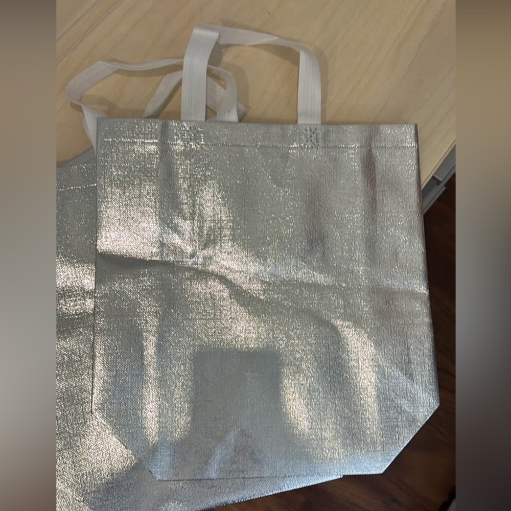 8 Silver Metallic Gift Bags